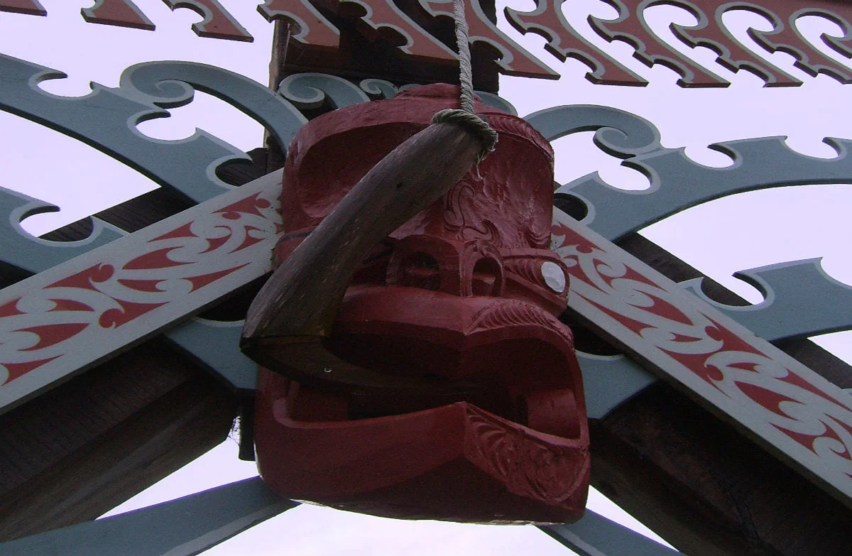 The archway powhenua. 