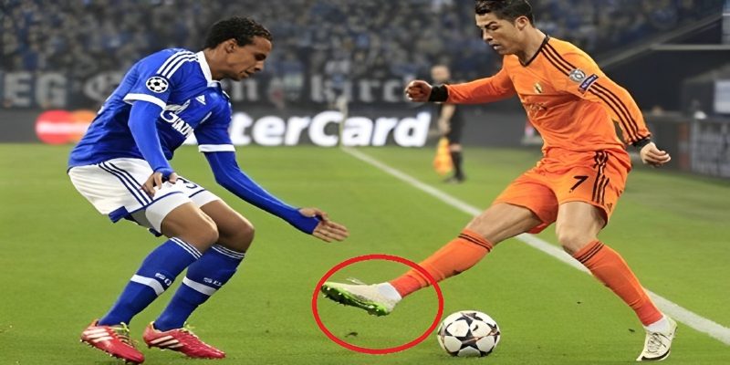 Điều chỉnh chân trụ và cố định trước khi xoay đá Rabona